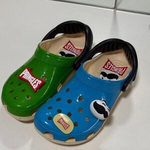 Pringles  Green and Blue Crocs Clogs size m6 w 8